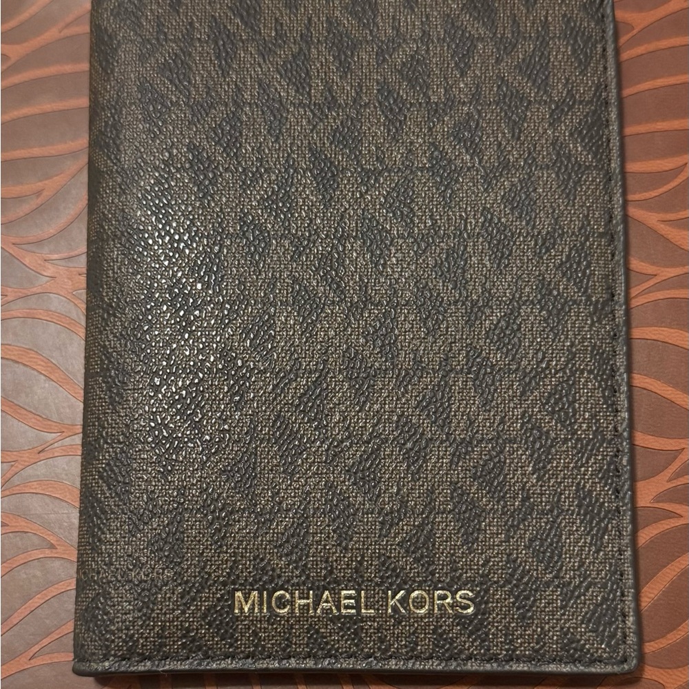 Michael Kors Black and Brown Key Holder